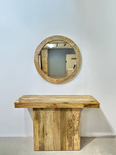 בעיצוב מודרני מעץ מנגו טבעי – סט מראה ומזנון יוקרתי לבית שלך